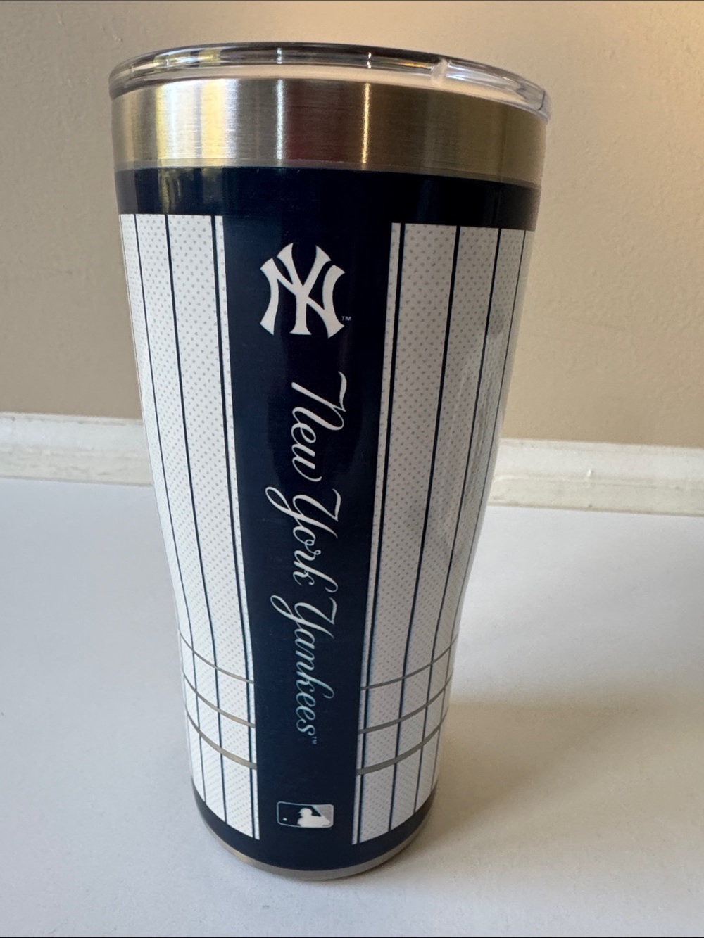 Tervis White and Navy NY Yankees Pinstripe T2 Stainless Tumbler and Mug Set - Picture 4 of 16